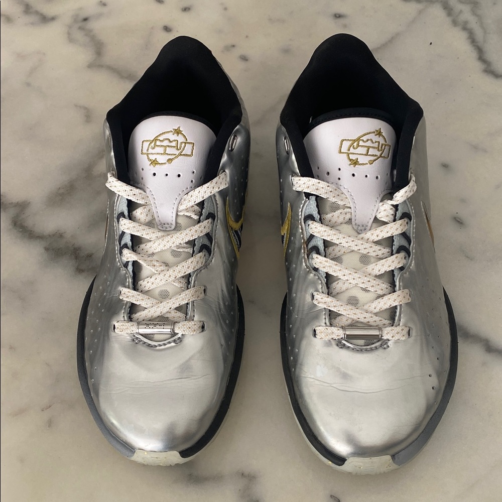 Nike Kids Sneakers Silver and Gold LeBron Size 4.5